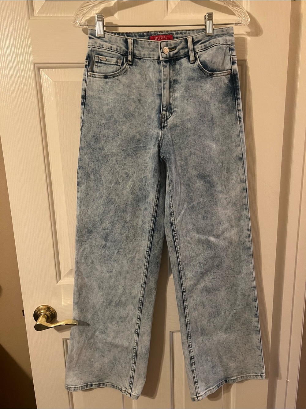 NWOT GUESS Light Blue Acid-Wash Wide Leg Jeans with Rhinestone Back Pockets s 27